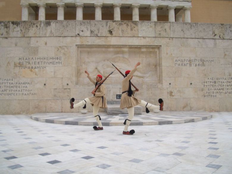 athens-syntagma-square-guards-tripwow-tripadvisor-com